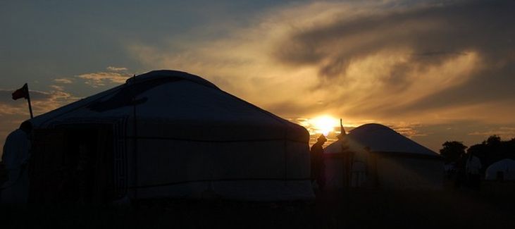 Este a tborban / Abend im Lager / Evening in the camp